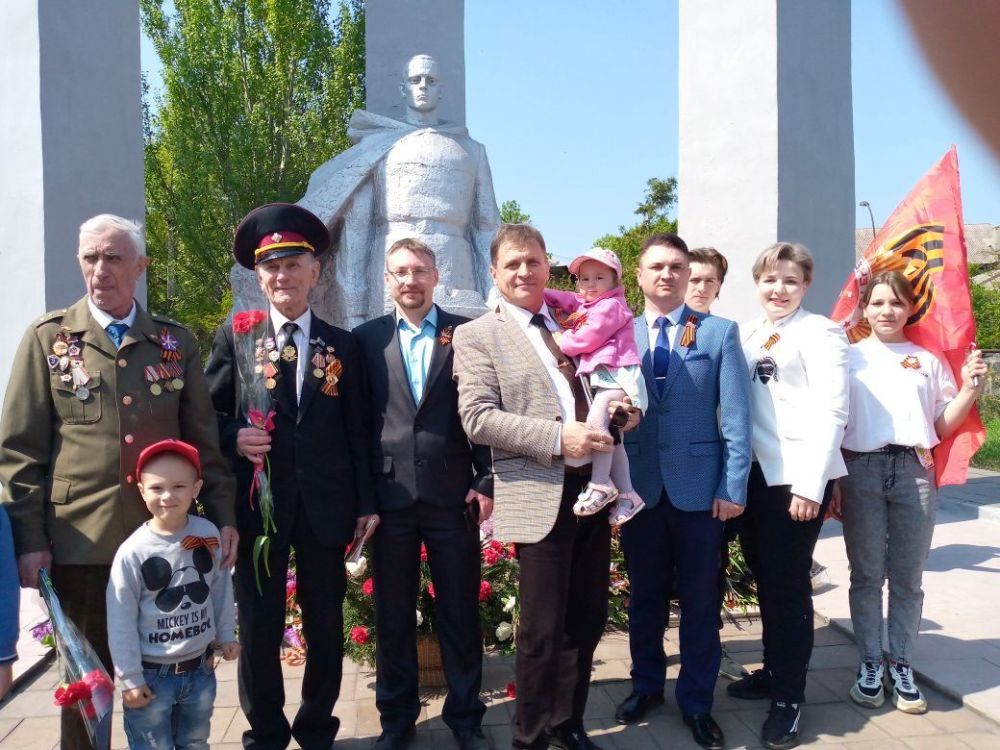 В Алчевске возложили цветы к Вечному огню