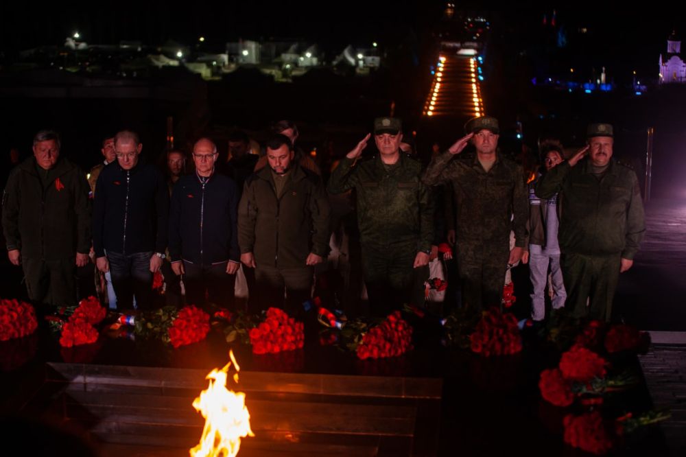 На Саур-Могиле в ДНР вновь зажгли Вечный огонь!