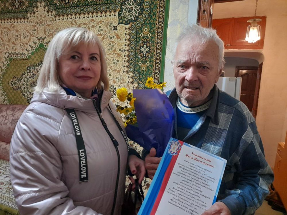 Участника боевых действий Великой Отечественной войны поздравили с 97-летием в Алчевске