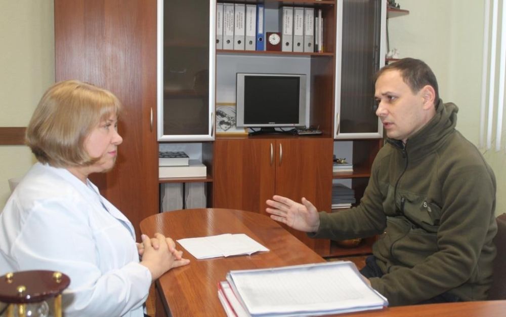 9 декабря Глава Администрации города Алчевска Альберт Апшев провел рабочую встречу с заместителями главного врача Алчевской центральной городской многопрофильной больницы Антониной Просяниковой, Натальей Максаевой, Татьяной Олейник