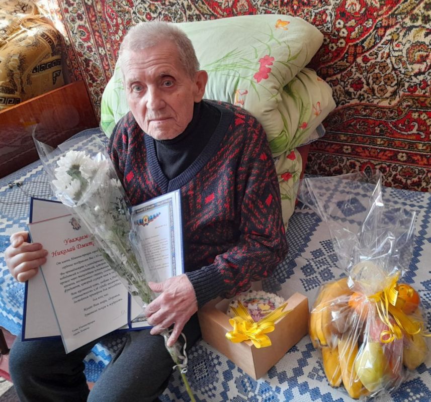 В Алчевске поздравили с днем рождения участника боевых действий в годы Великой Отечественной войны