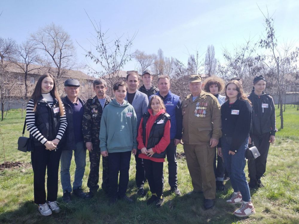 10 апреля 2023 года участники Российского движения детей и молодёжи «Движение первых» приняли участие в Международной акции «Сад памяти»