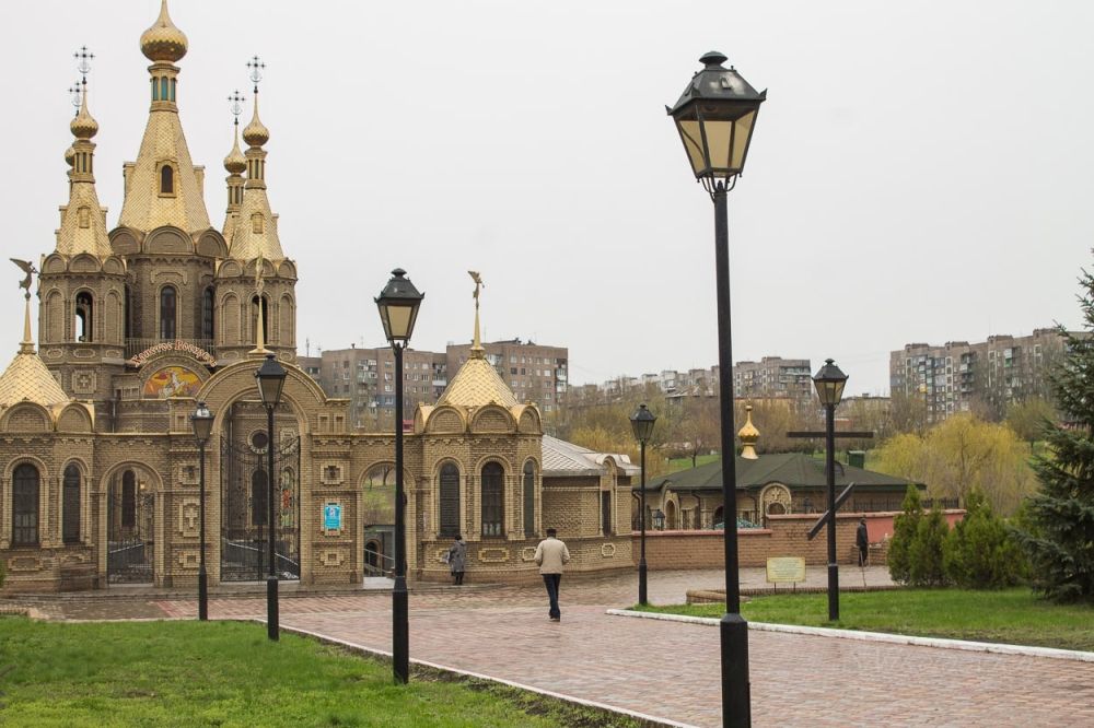 Специалисты Вологодской области планируют в 2023 году восстановить остекление в 33 многоквартирных домах Алчевска — заместитель губернатора Вологодской области