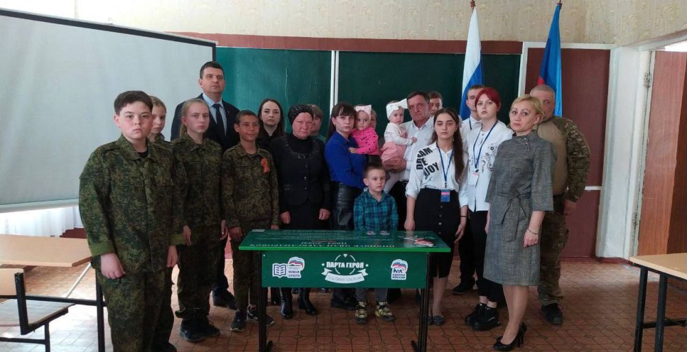 Олег Коваль: Посетил торжественное открытие «Парты Героя»в городе Алчевске, посвященной защитнику Республики Ивану Онипчуку