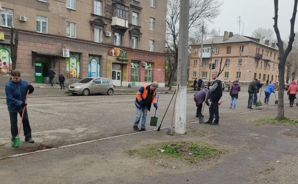 В рамках Дней экологической безопасности в городе Алчевске продолжается проведение акция «Чистая страна»