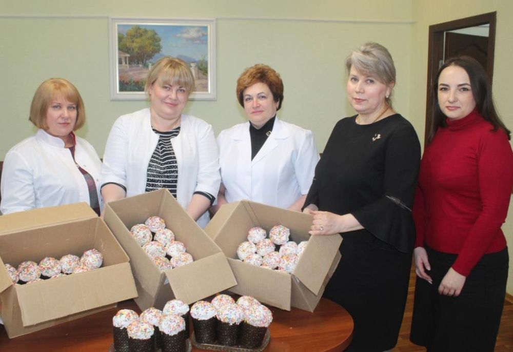 14 апреля накануне светлого праздника Пасхи представители Администрации города Алчевска передали пасхальные угощения для военнослужащих, которые находятся на лечении