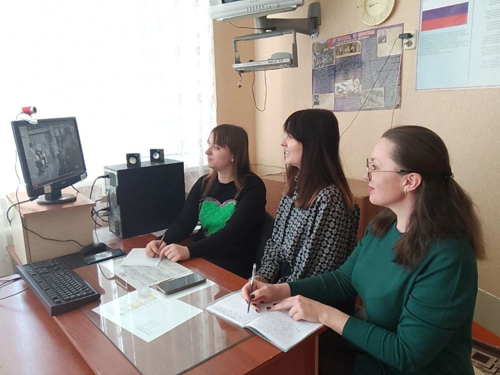 Педагоги и обучающиеся города Алчевска приняли участие в открытии Всероссийской военно-патриотической просветительской акции «Знание. Герои»