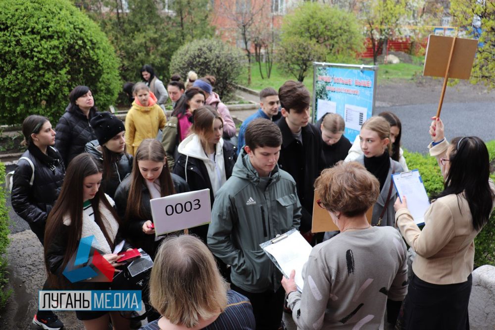 21 апреля Алчевск присоединился к проведению всероссийского тренировочного мероприятия в форме единого государственного экзамена по русскому языку с применением технологий доставки экзаменационных материалов по сети «Интернет»