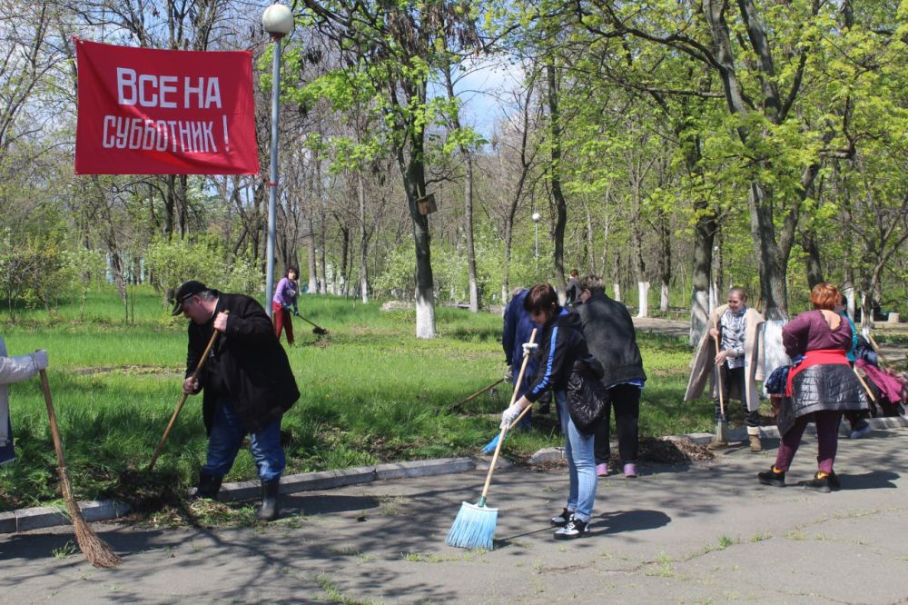 По поручению временно исполняющего обязанности Главы ЛНР Леонида Пасечника организованы мероприятия по наведению санитарного порядка и благоустройству территории Алчевска