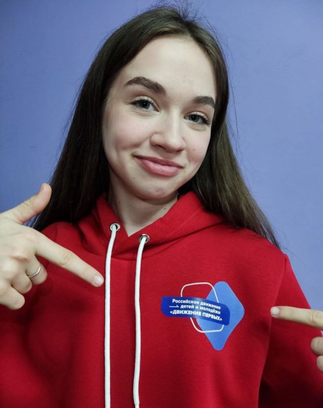 Активист первичного отделения РДДМ "Движение Первых", лидер ученического самоуправления Алчевского коллегиума №1 имени Христины Алчевской Чурилова Кира приняла участие в марафоне "14 дней в Движении"