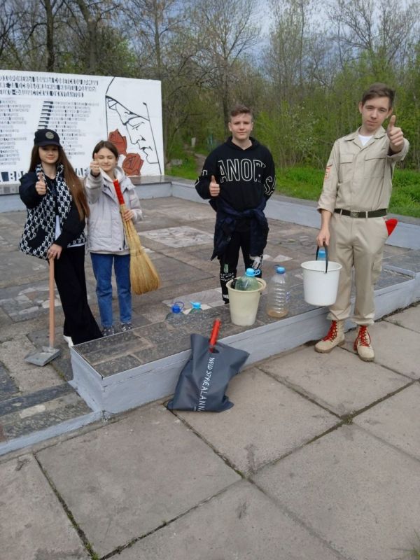 Обучающиеся ГОУ ЛНР «АСШ №15», члены РДДМ «Движение первых» продолжают своё участие в марафоне добрых дел «Пять дней для добрых дел» по мотивам стихотворений Самуила Яковлевича Маршака