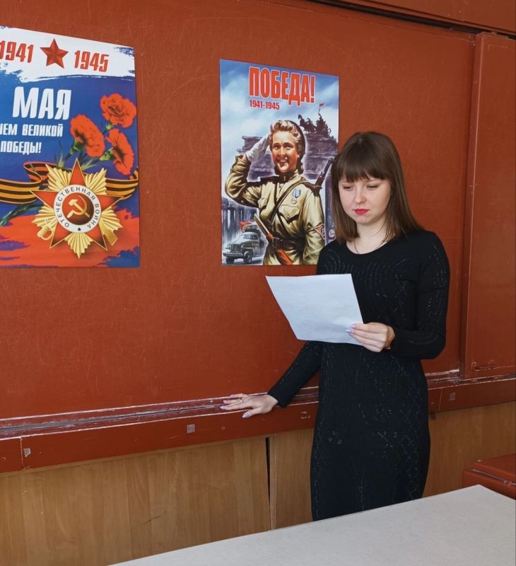 В ГОУ ЛНР «АСШ № 15» подняли Знамя Победы