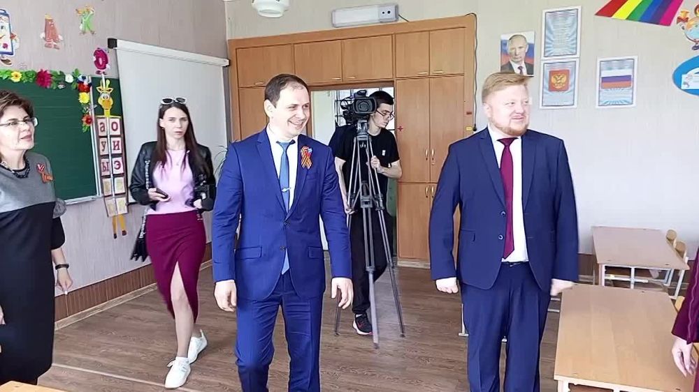 Альберт Апшев: Принял участие во Всероссийской акции «Окна Победы» совместно с заместителем председателя Правительства Луганской Народной Республики, депутатом Народного Совета ЛНР Олегом