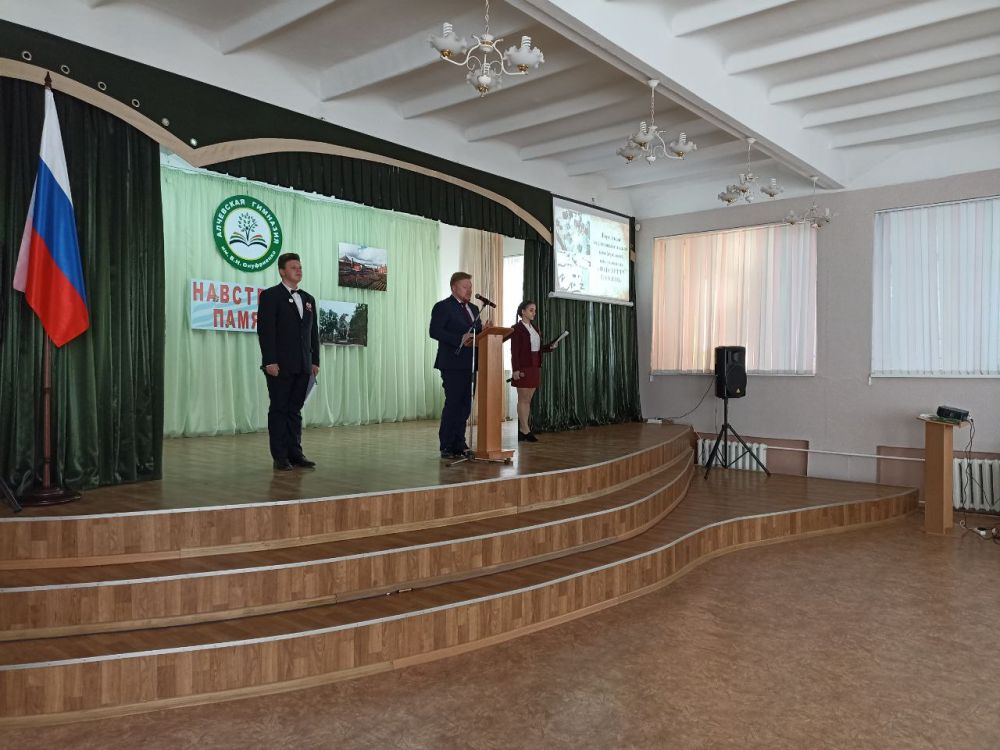 Олег Коваль: Сегодня совместно с Министром образования и науки ЛНР Иваном Кусовым и главой Администрации города Алчевска...