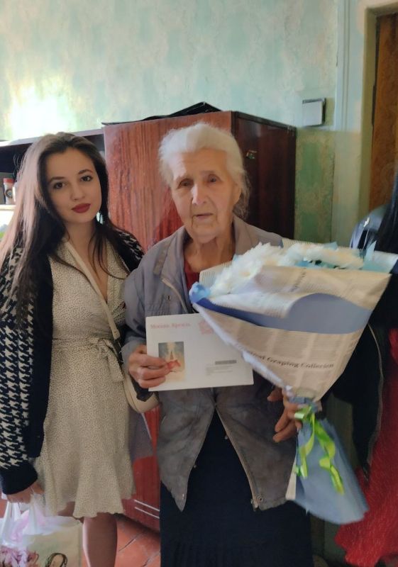 Накануне празднования Дня Победы русского народа в Великой Отечественной войне учащиеся школы и активисты РДДМ поздравили ветеранов Великой Отечественной войны