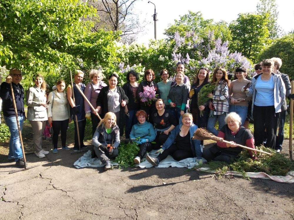 Работники образовательных учреждений приняли участие в субботнике!