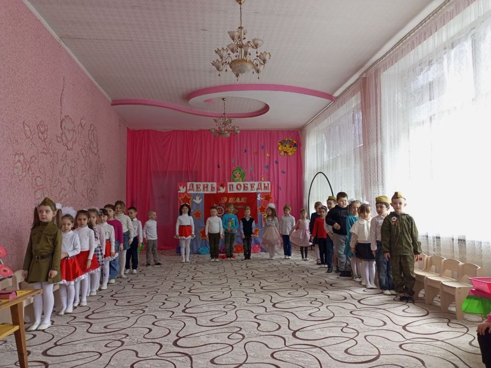 9 Мая салют не смолкает