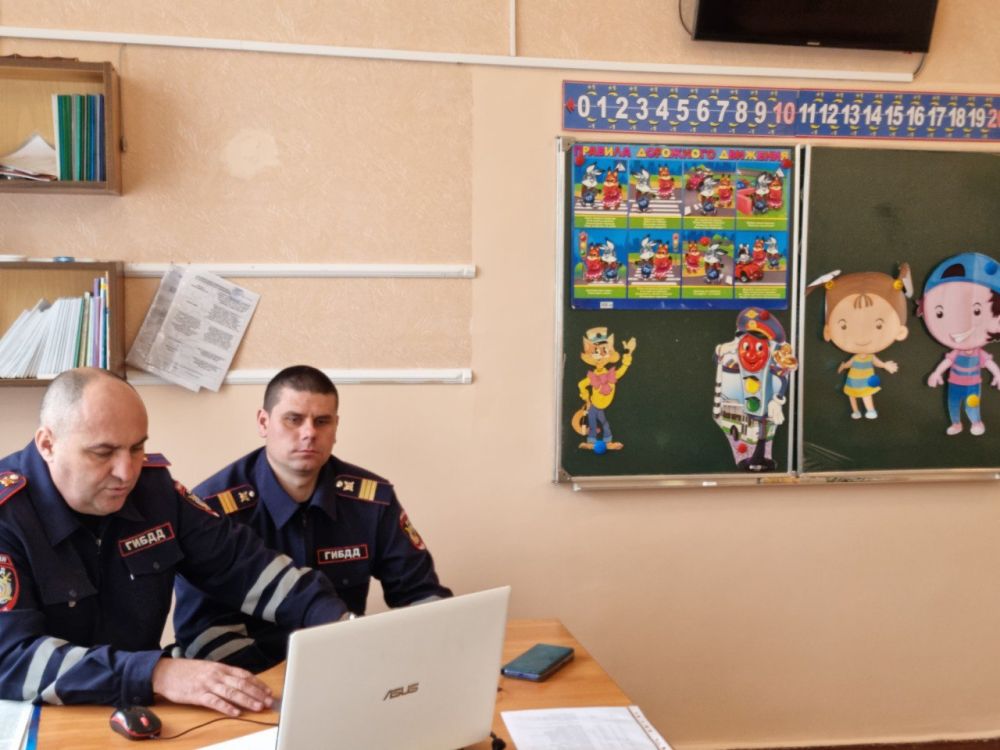В ГОУ ЛНР "АСШ № 15" прошли беседы с сотрудниками ГИБДД