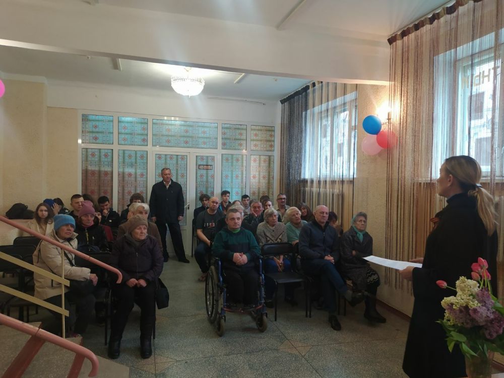 Ольга Кобцева: Сегодня провела встречу с эвакуированными жителями из Попасной, Рубежного, Северодонецка, Лисичанска, Кременной проживающих в общежитиях г. Алчевска