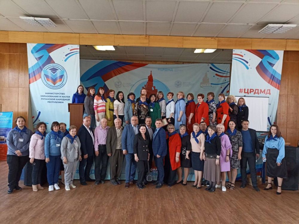 В Луганске прошел республиканский Вернисаж семейных династий педагогов дополнительного образования Луганщины «Дарите доброту души друг другу»