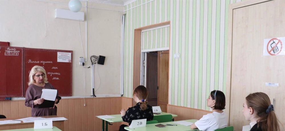 Алчевские школьники приняли участие в тренировочном мероприятии в форме единого государственного экзамена по русскому языку и информатике