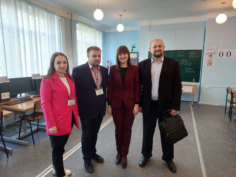 Анна Тодорова: Подготовка к ЕГЭ. Сегодня посетила один из пунктов проведения ЕГЭ в Алчевске, который расположен в школе №22