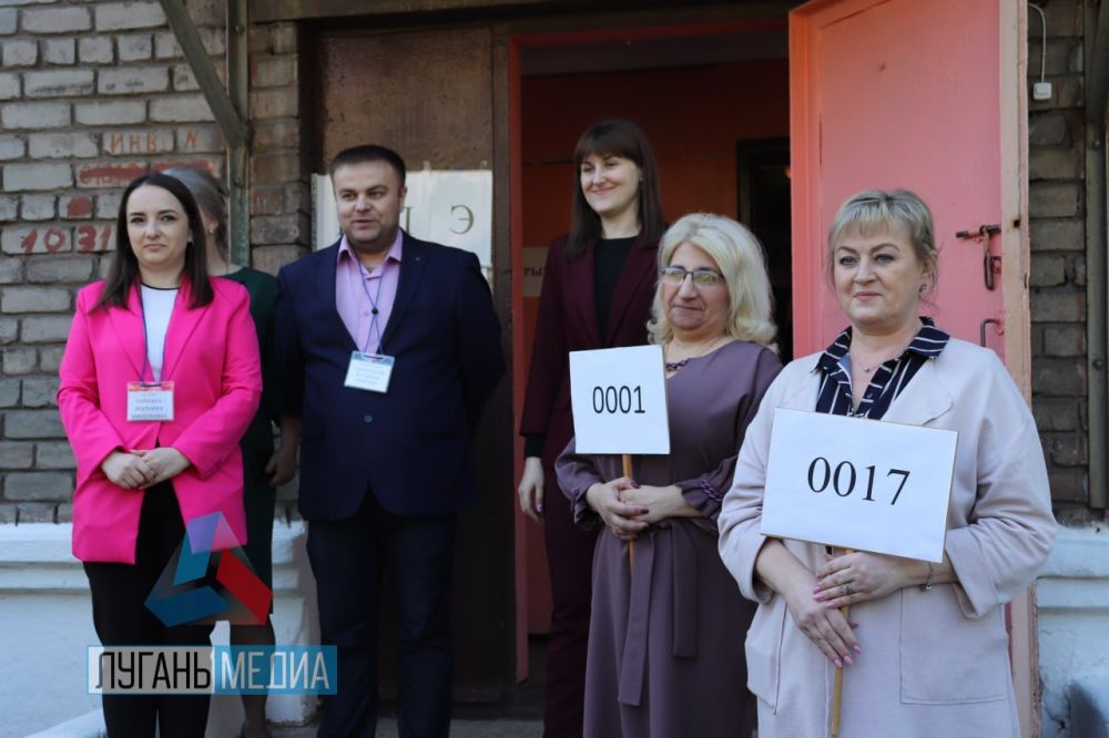 Алчевские школьники приняли участие в тренировочном мероприятии в форме единого государственного экзамена (ЕГЭ) по русскому языку и информатике