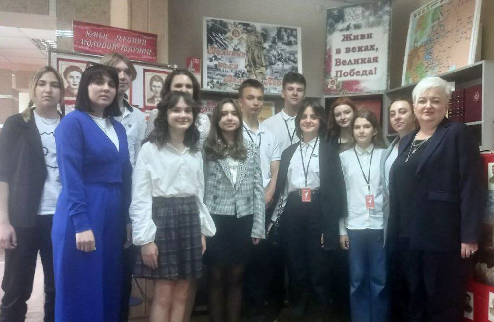 Активисты РДДМ «Движение первых» Алчевского инфомационно - технологического лицея посетили онлайн конференцию: «Выдающиеся личности Вологодской области и Алчевска»