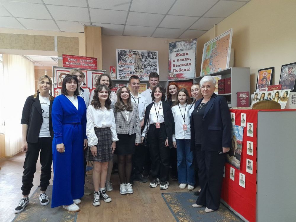 Активисты РДДМ "Движение Первых" Алчевской социально-экономической гимназии приняли участие в онлайн-встрече с активистами города Вологды "Вологда-Алчевск