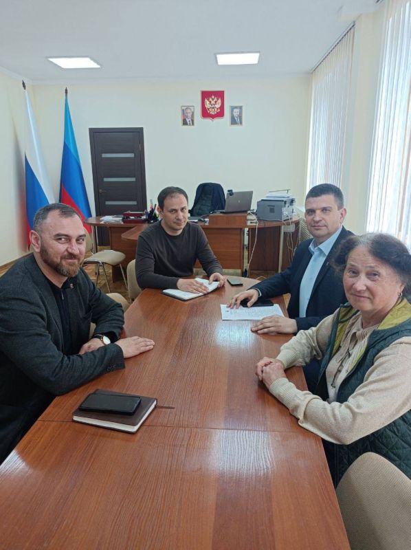 Альберт Апшев: Провели встречу городского ветеранского актива с руководством федерального проекта «Старшее поколение» Всероссийской политической партии «Единая Россия» Луганской Народной Республики