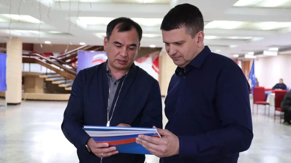 Депутат Госдумы РФ Сергей Тен в Алчевске посетил участок для предварительного голосования «Единой России»