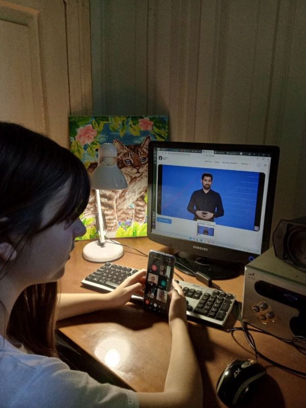 Активисты первичного отделения РДДМ "Движение Первых", лидеры ученического самоуправления Алчевского коллегиума №1...