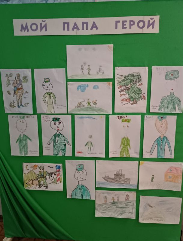 Воспитанники ГДОУ ЛНР 19 "Чайка" приняли активное участие в организации выставки рисунков "Мой папа -...