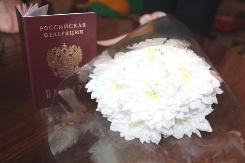 2 июня при содействии Администрации города Алчевска сотрудники отдела по вопросам миграции ОМВД России «Алчевский» вручили...