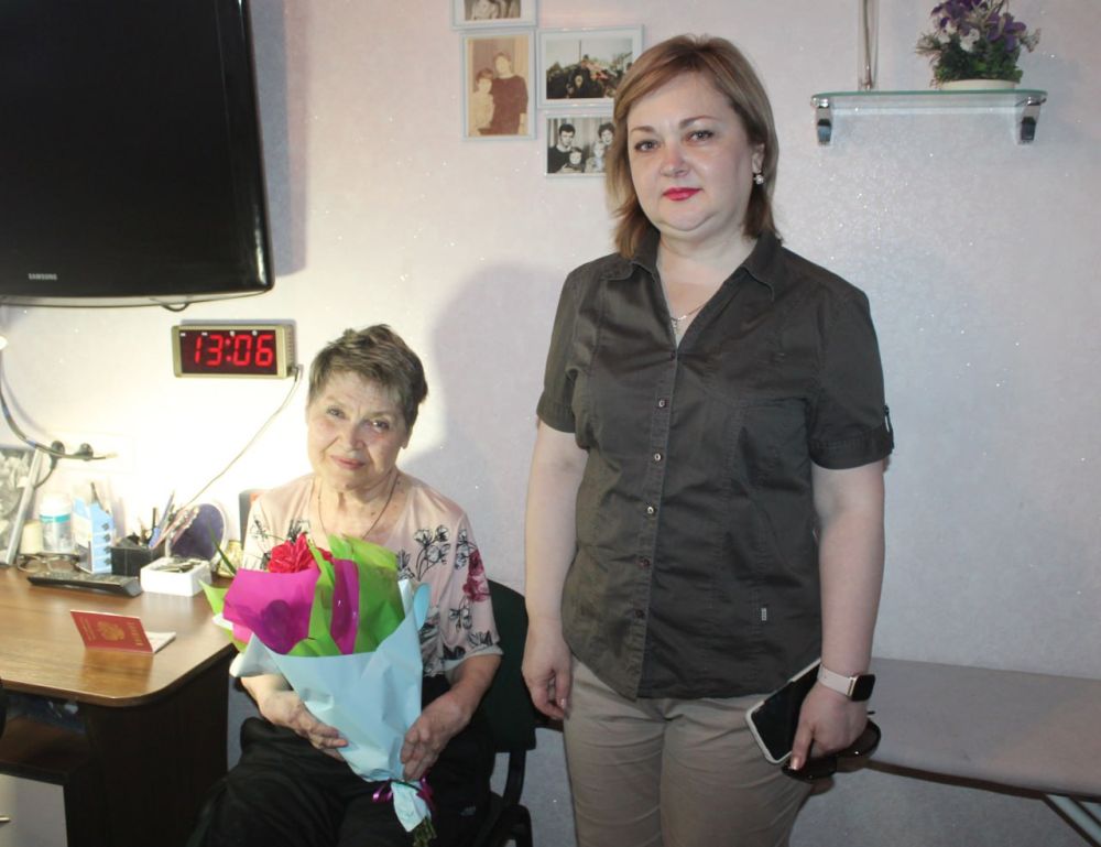 19 июня при содействии Администрации города Алчевска сотрудники отдела по вопросам миграции ОМВД России «Алчевский» вручили...