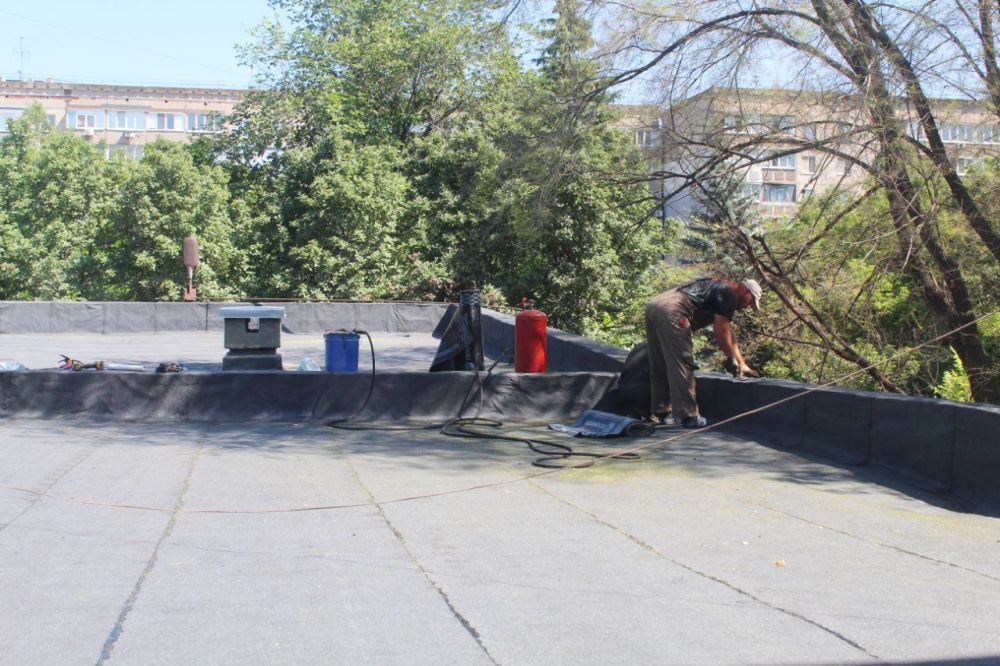 В ГДОУ ЛНР «Ясли-сад комбинированного вида № 48 «Катюша» завершаются работы по ремонту кровли