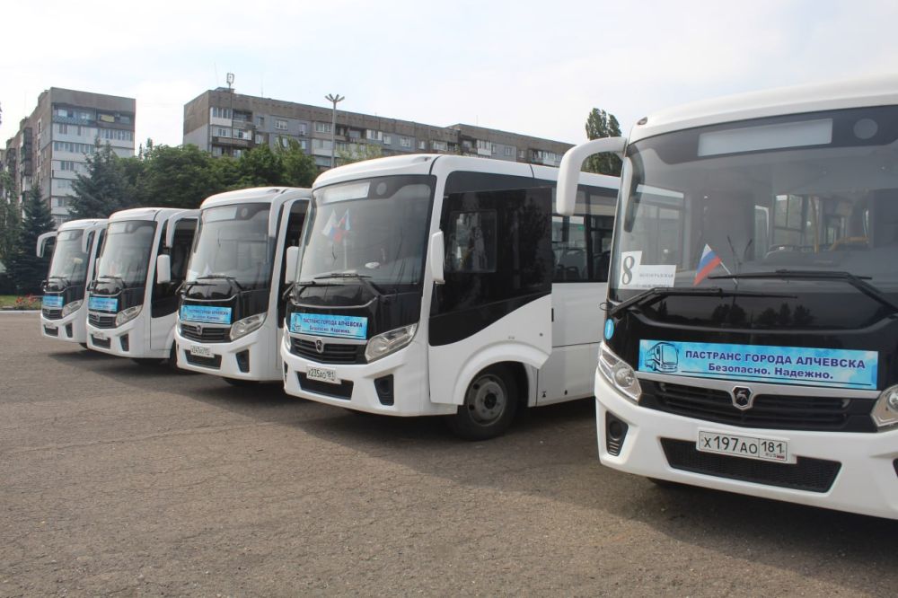 На городские маршруты Алчевска вышли 10 новых автобусов МУП «Пастранс города Алчевска ЛНР», сообщили в пресс-службе «Единой России» ЛНР