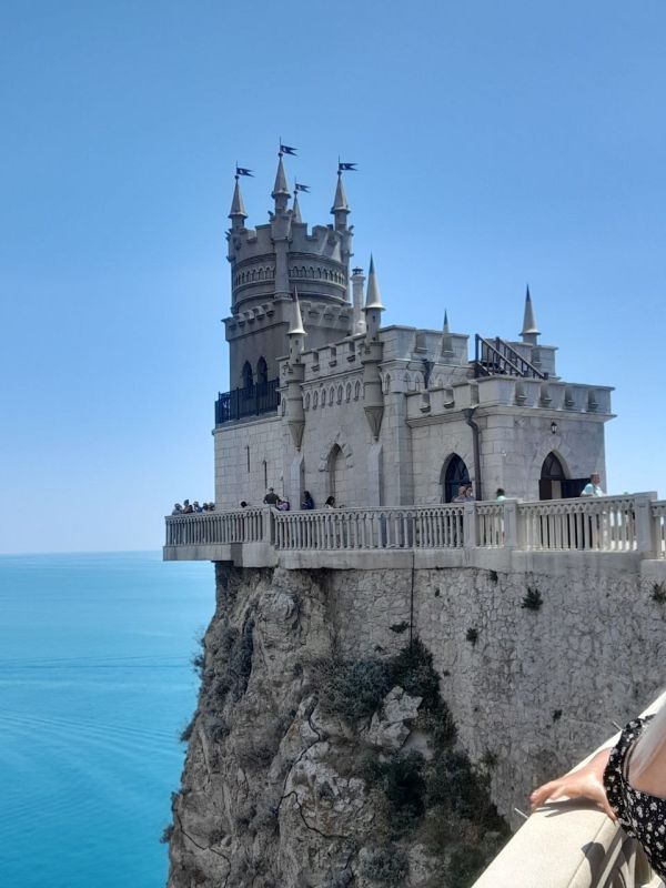 Учебник 4 -А класса ГОУ ЛНР «АСШ №7»