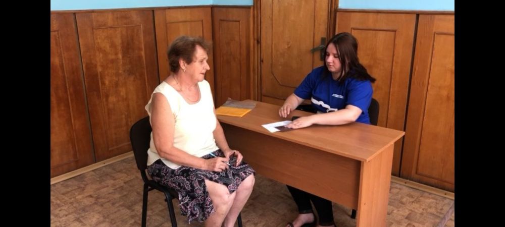 В Алчевском местном отделении партии «Единая Россия», совместно с Фондом ОМС начал работу пункт помощи жителям в получении полиса ОМС