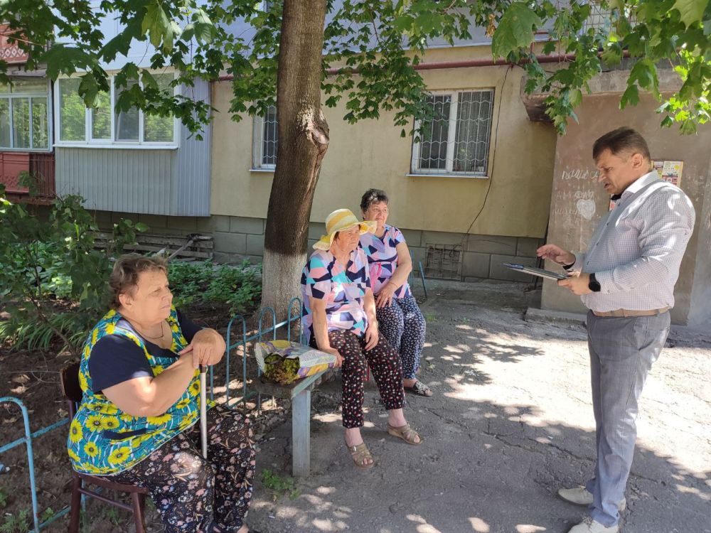 Роман Лысенко: Провел встречу с жителями города Алчевска проживающими на проспекте Металлургов, 55,63,65