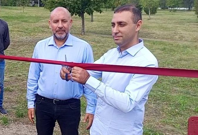 23 августа при содействии Администрации города Алчевска и представителей социально-активного бизнеса ООО «Алчевский хлеб», открылся обновленный игровой комплекс в 60-м микрорайоне