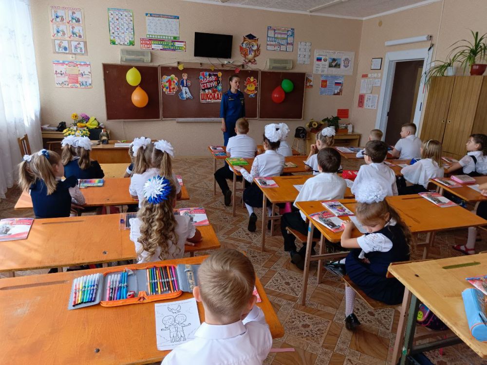 1 сентября 2023 года во всех классах ГОУ ЛНР «АСЭГ» прошел Всероссийский урок «Основы безопасности жизнедеятельности»