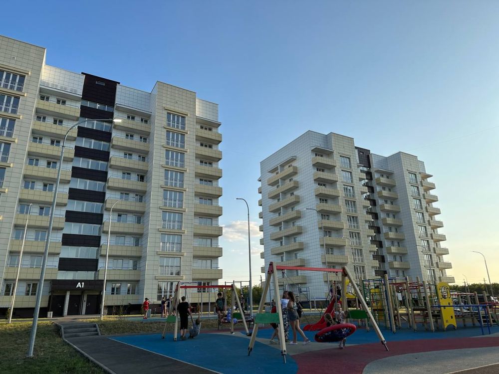 В мае рассказывал, что мы завершили первый долгострой в Алчевске в ЛНР. Теперь, как и обещали, закончили последний третий дом