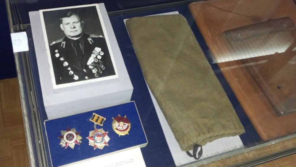 6 �������� � �� ��� ���������� ��������� ������������ ����� ��������� �������-������������ ��� � ������������ ������������ ��������� ������, ����������� 80-����� ������������ ����������������� �� �������-���������� �����������