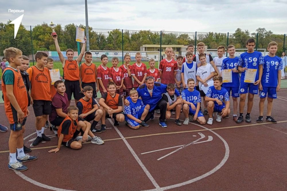 Будь Первым. В ЛНР стартовал цикл спортивных мероприятий «Будь Первым», в рамках которого в городах и районах Республики пройдут соревнования по: баскетболу (сентябрь);