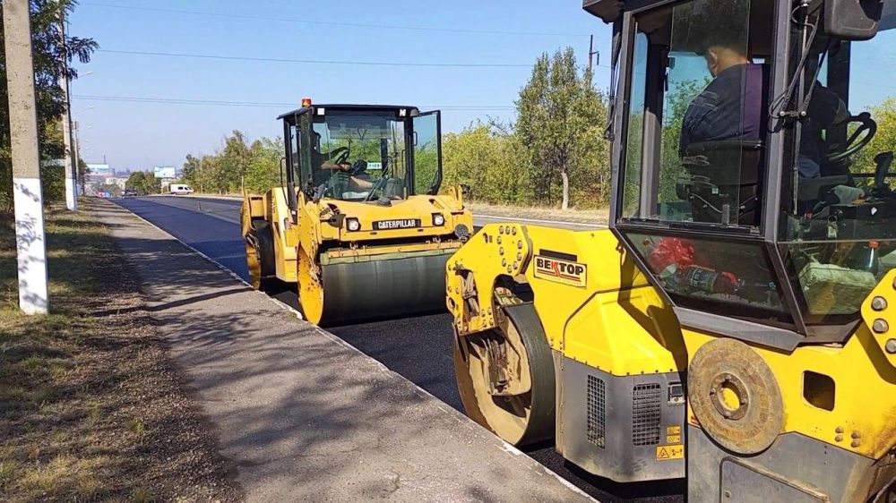 На въезде в Алчевск завершено фрезерование старого асфальта