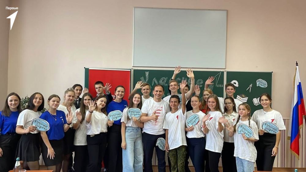 Классная встреча. В Алчевском коллегиуме №1 им. Х.Алчевской состоялась Классная встреча, гостем которой стал глава администрации города Альберт Апшев