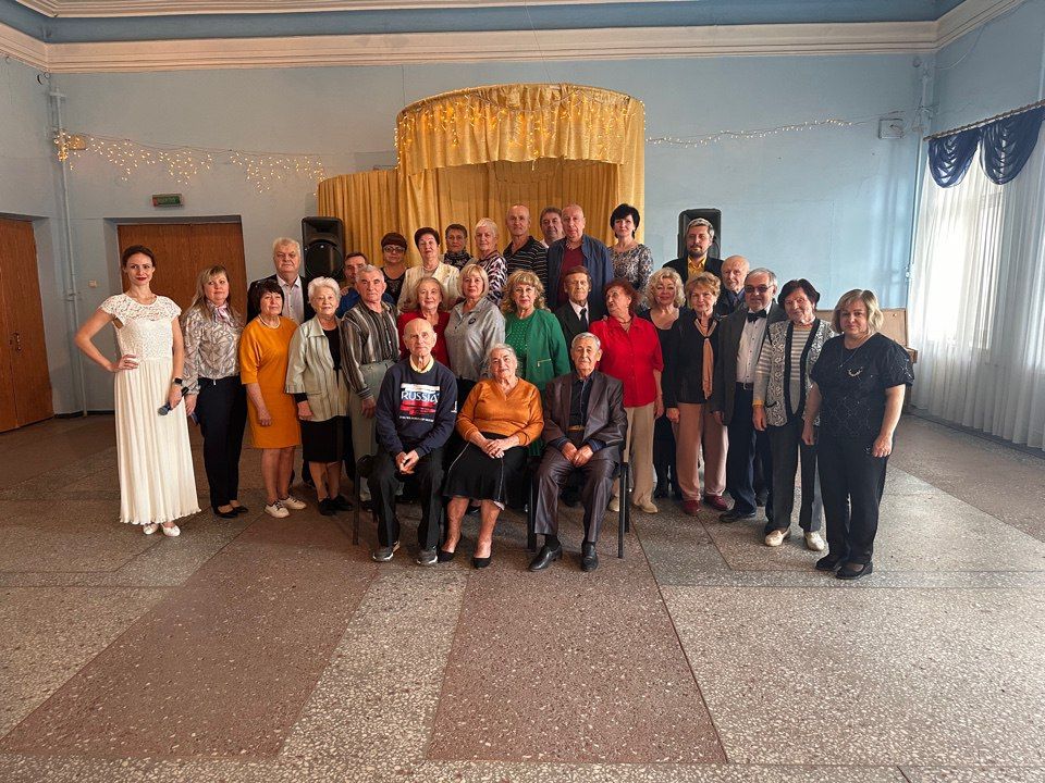 4 октября в Алчевском центре культуры и народного творчества (ул. Кирова,19) прошла встреча ветеранов «За чашкой чая», посвященная Дню пожилого человека