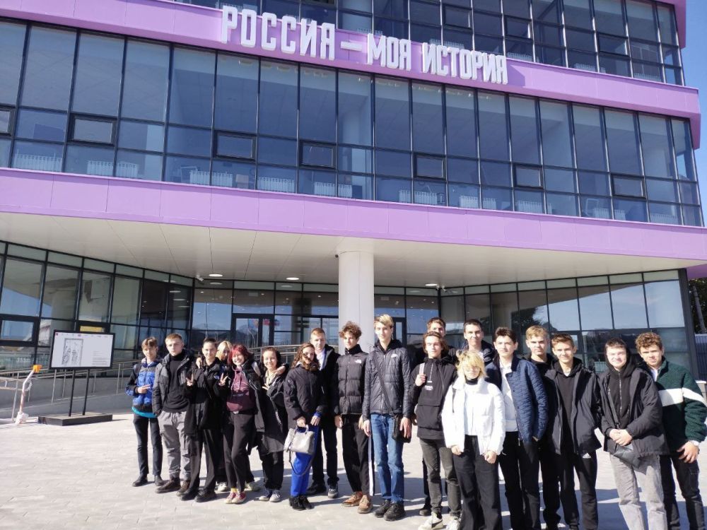 Сегодня, 12 октября, алчевские активисты Движения Первых приняли участие в лектории «Батл Знание. Наука ЛНР» организованном Российским обществом «Знание»