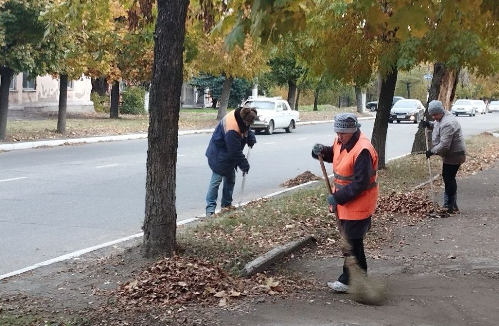 19 октября в рамках городской акции «Чистый город» состоялись мероприятия по санитарной уборке и благоустройству территории Алчевска